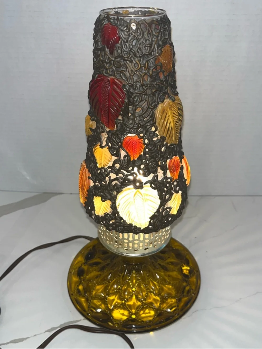 Vintage MCM Leaf Pattern Table Lamp, Glass Shade & Filigree Pattern Wrap